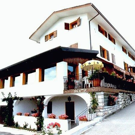 Albergo Al Pino Enego Exterior photo